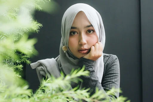4 Tutorial Hijab Pashmina dan Segi Empat Yang Simple dan Modis