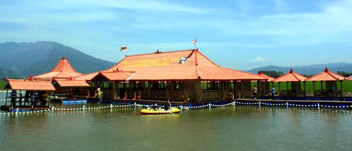 Kampoeng Rawa Paduan Wisata Kuliner dan Wisata Alam