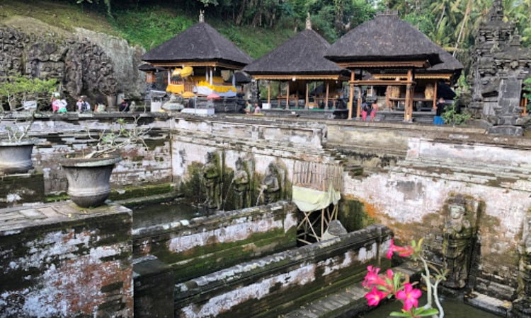 Tempat Berlibur Teramai di Bali, Goa Gajah Ubud Bali