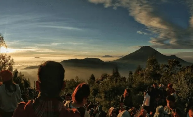 10 Gunung Di Wonosobo Dengan Pemandangan Yang Indah 6 Gunung-Di-Wonosobo-Puncak-Sikunir