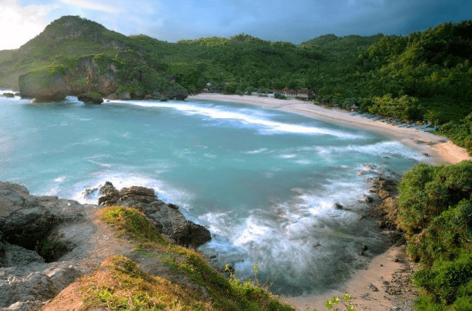 Liburan ke 5 Wisata Pantai Jogja Berpasir Putih dan Mempesona