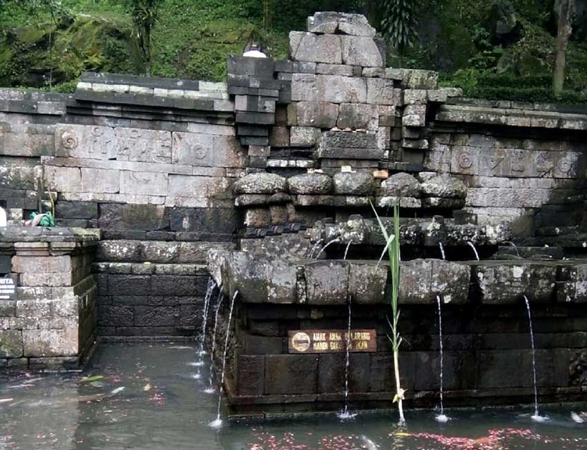 pemandian Candi Jolotundo