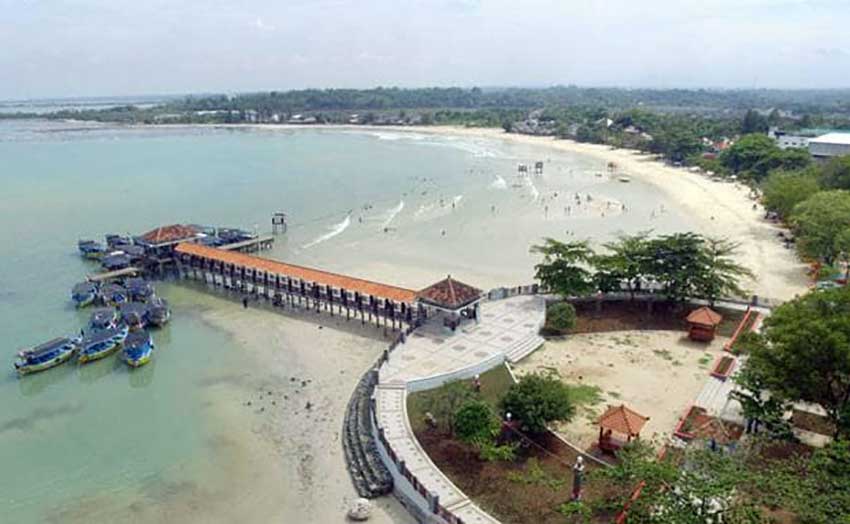 Wisata Pantai Jepara Bandengan